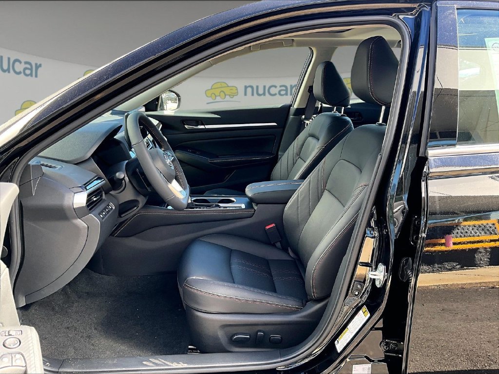New 2026 Black Nissan 2.5 SR image 9
