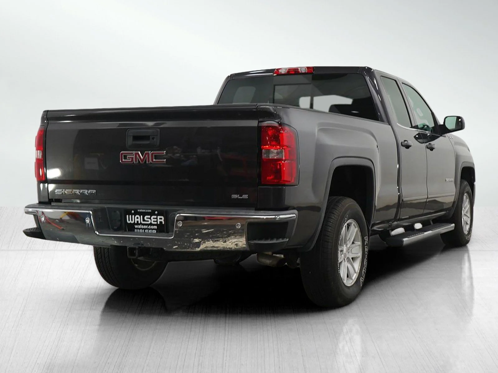 Used 2015 Iridium Metallic GMC 4WD Double Cab 143.5 SLE image 5
