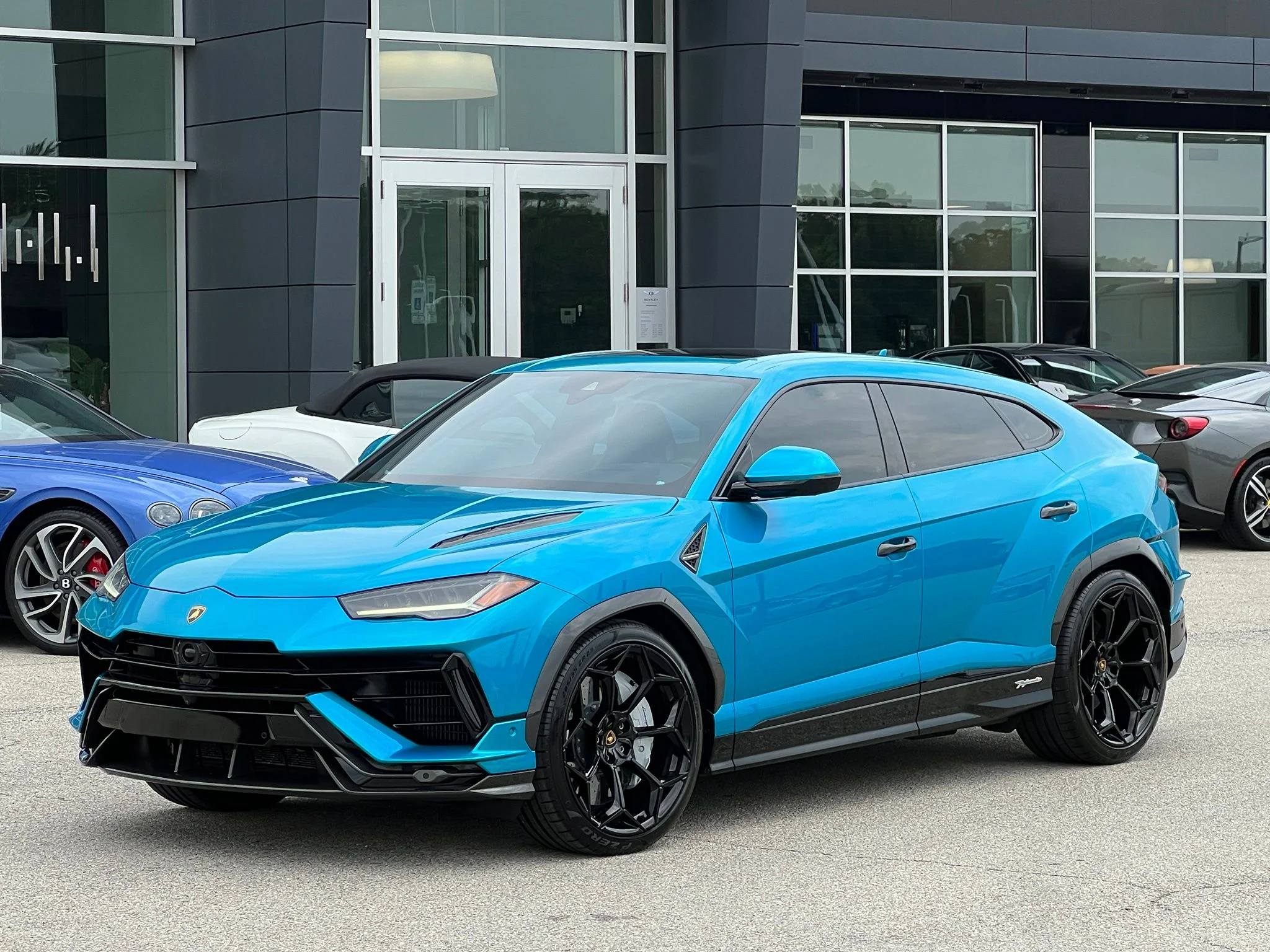 Used 2023 Blue Lamborghini Performante image 2