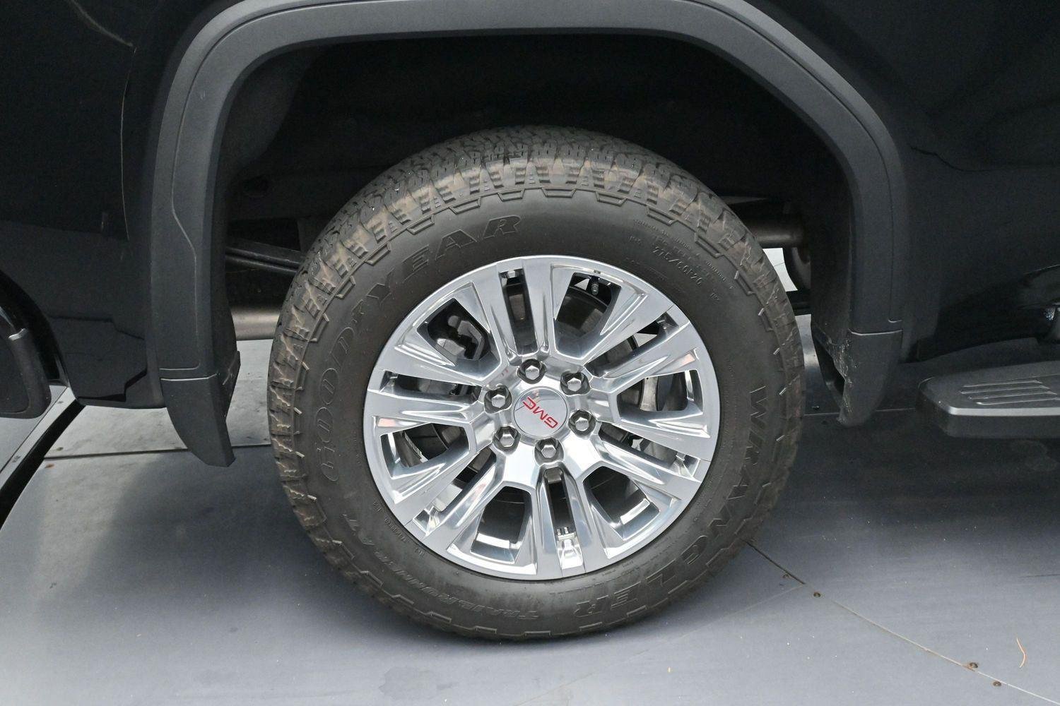 Used 2025 Onyx Black GMC Denali image 38