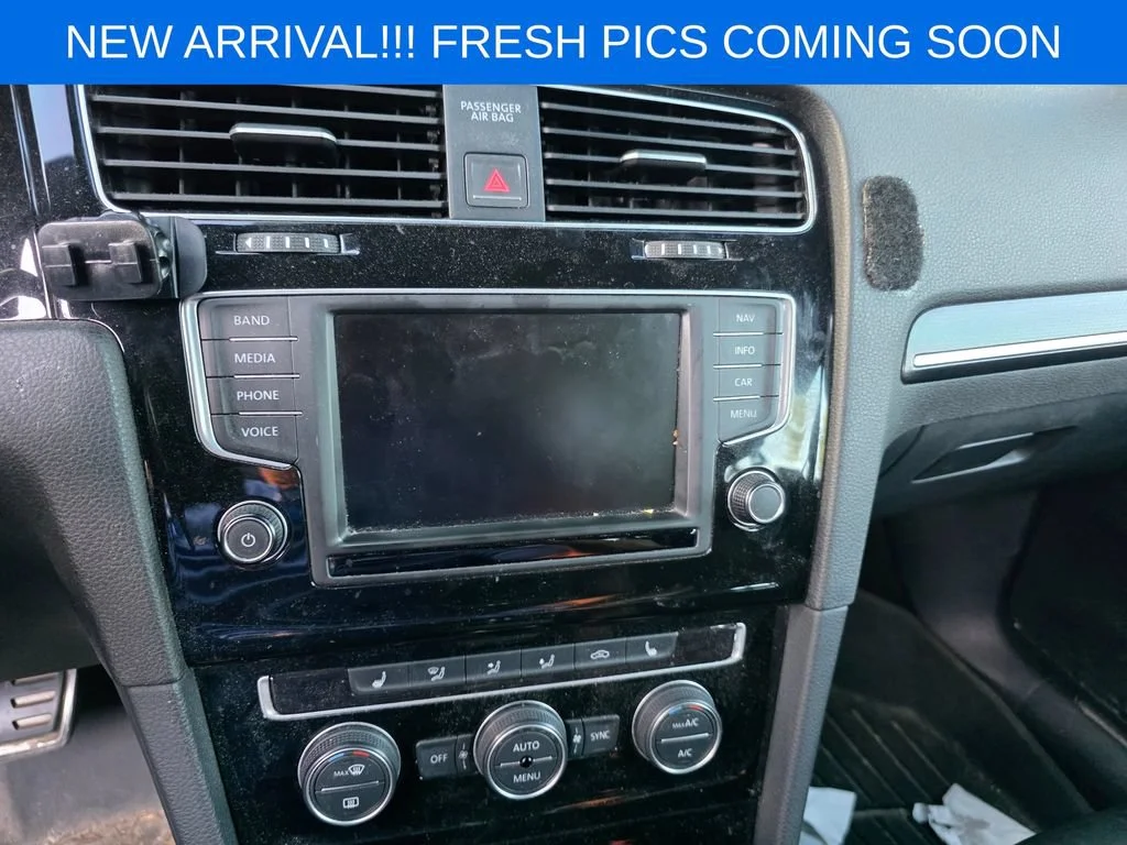 Used 2017 Black Volkswagen 4-Door w/DCC & Navigation image 10