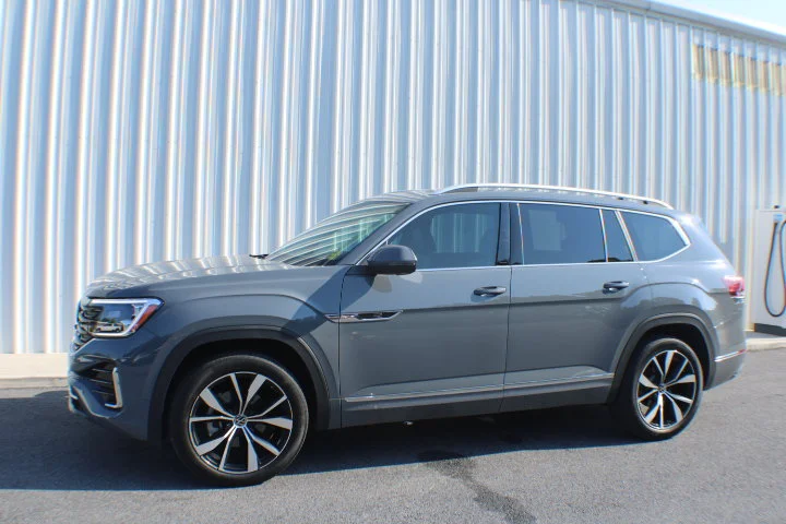 Used 2025 Gray Volkswagen 2.0T SEL Premium R-Line image 4