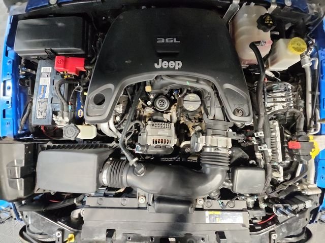 Certified Used 2020 Blue Jeep Overland image 20