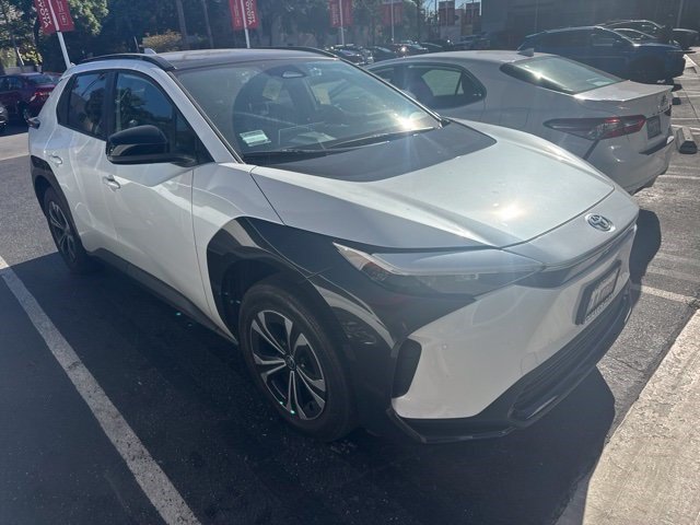 Used 2023 Wind Chill Pearl Toyota XLE image 3