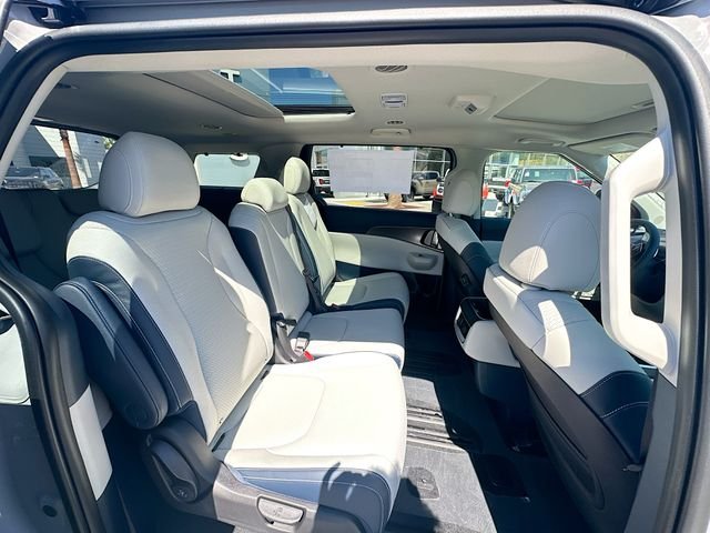 New 2026 Ceramic Silver Kia SX Prestige image 30