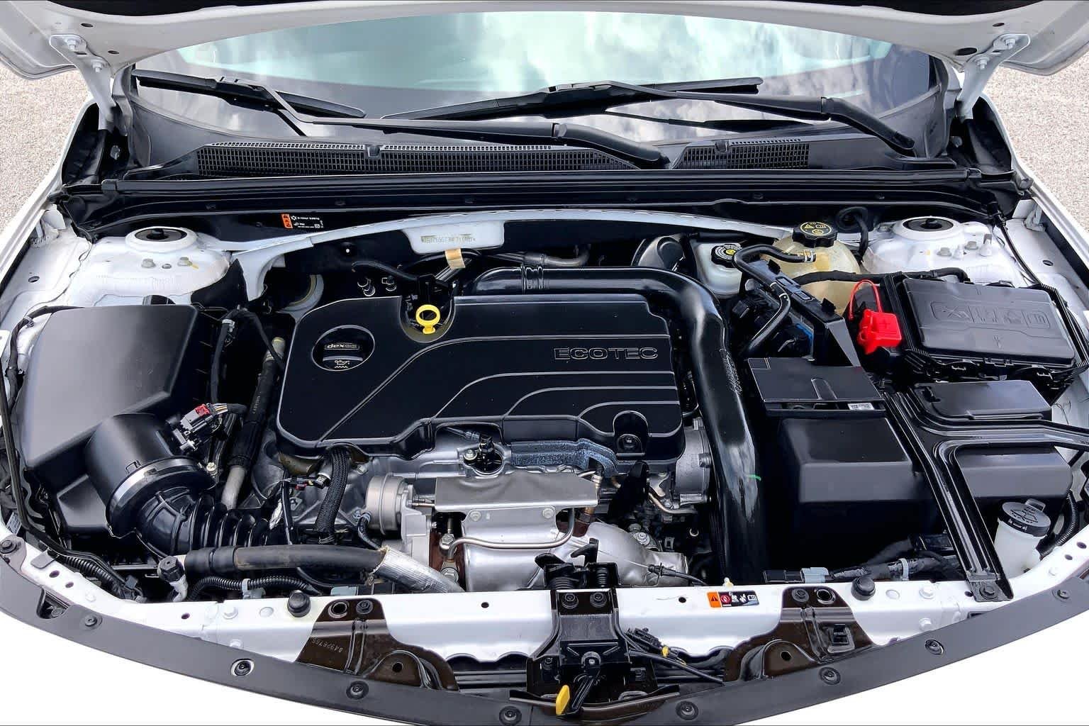 Used 2022 Summit White Chevrolet RS image 31