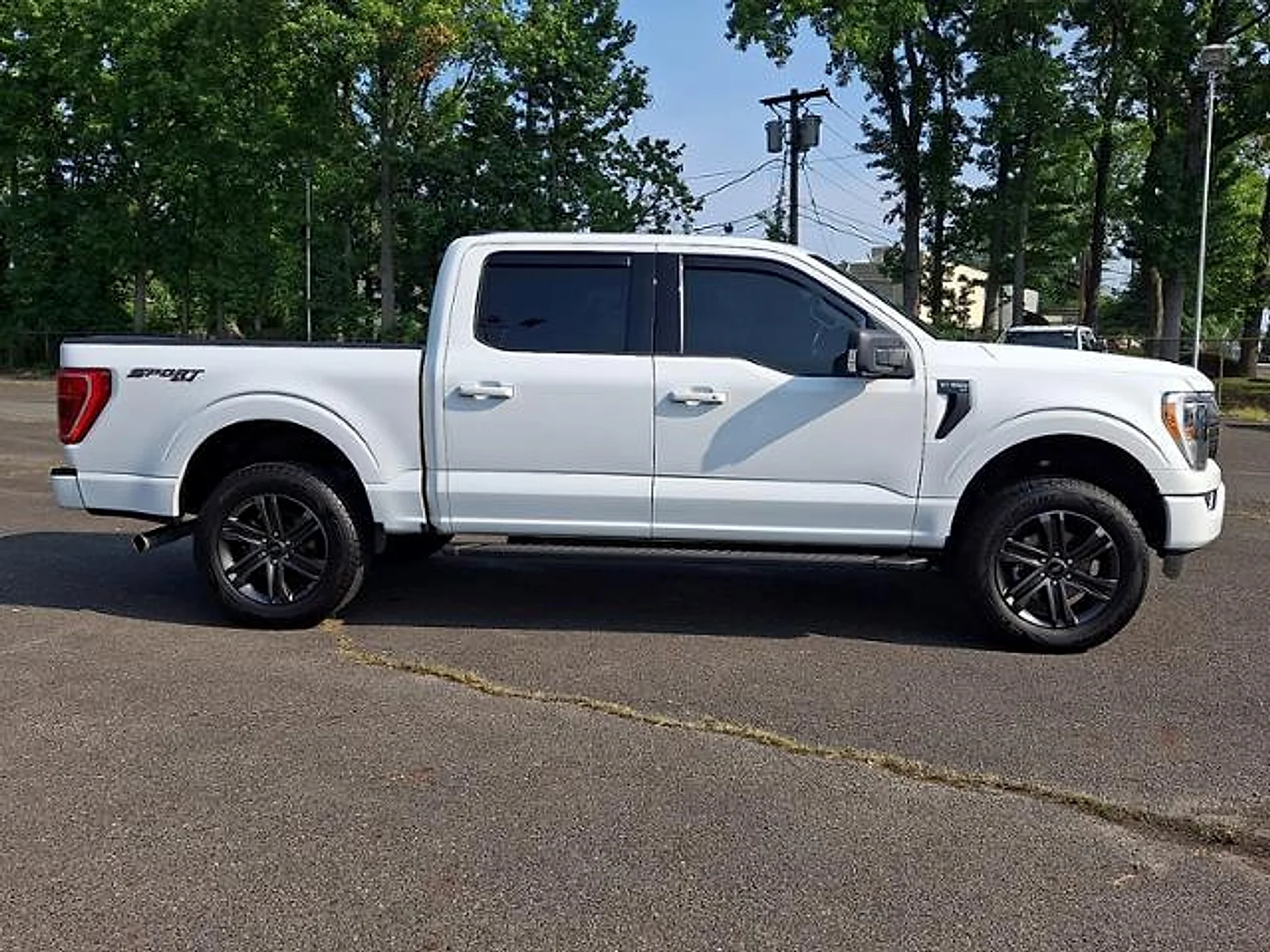 Used 2022 Oxford White Ford XLT image 8