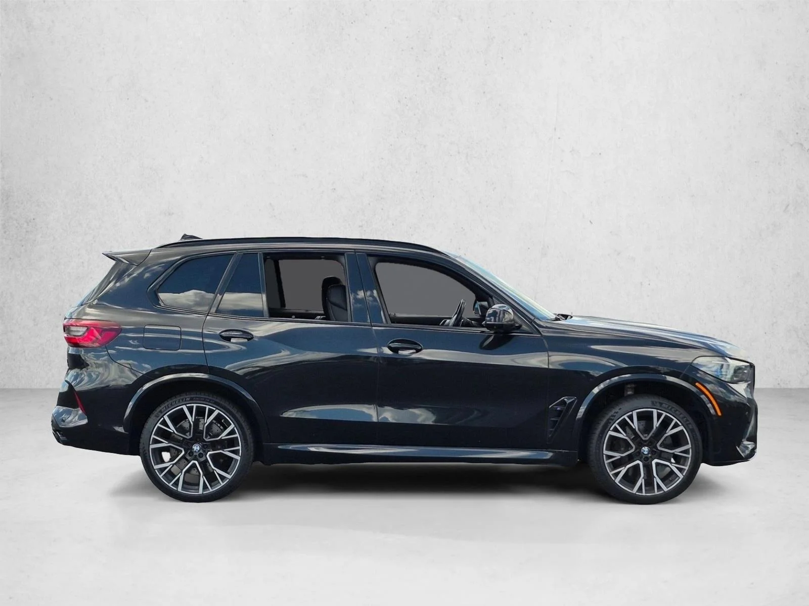 Used 2022 Black Sapphire Metallic BMW  image 4