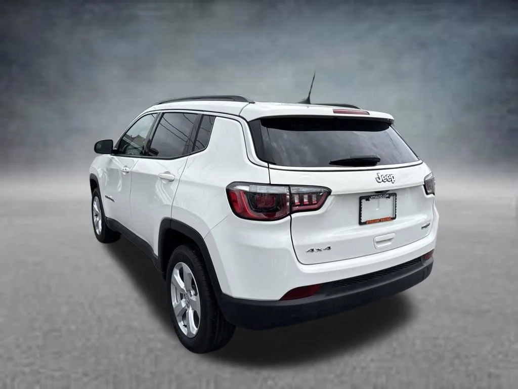 Used 2019 White Clearcoat Jeep Latitude image 3