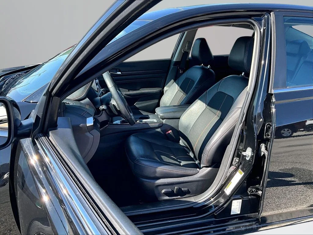 Used 2022 Black Nissan 2.5 SR image 26