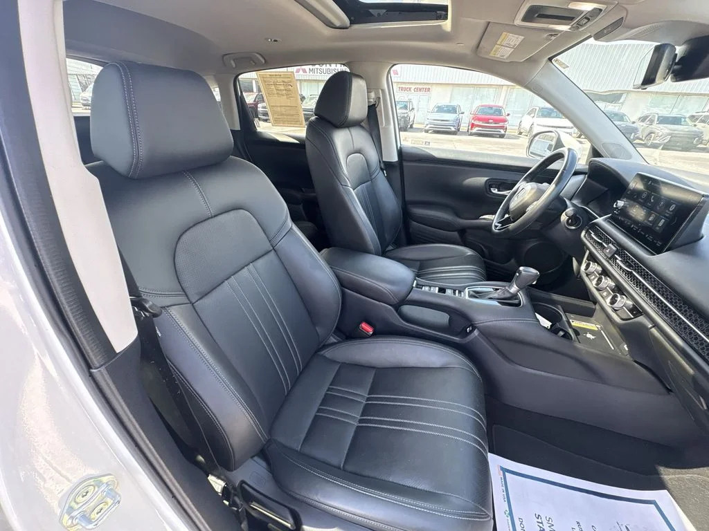 Used 2023 White Honda EX-L image 24