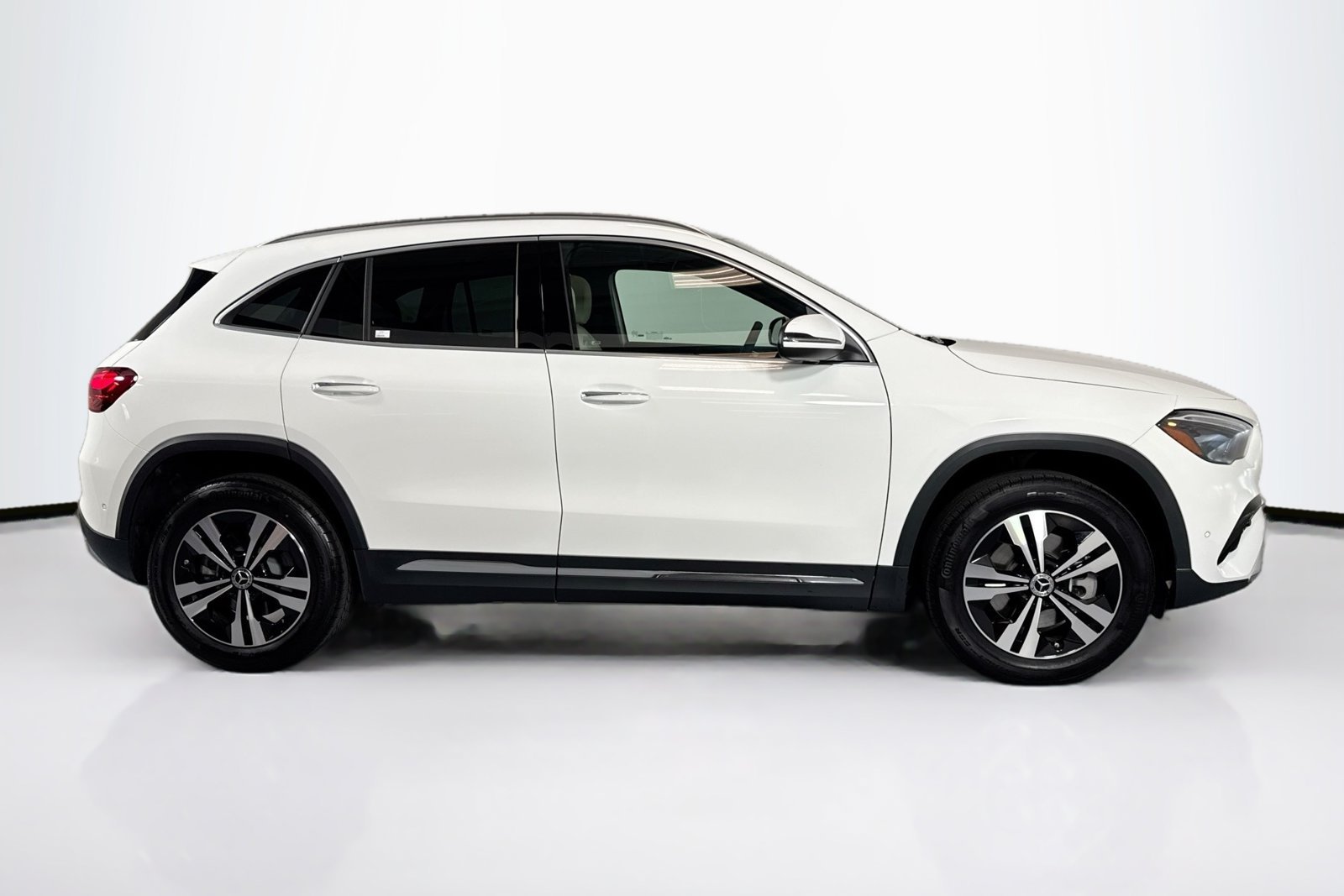 New 2026 Polar White Mercedes-Benz GLA 250 image 4