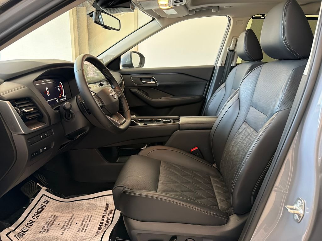 Used 2025 Gray Nissan Platinum image 15