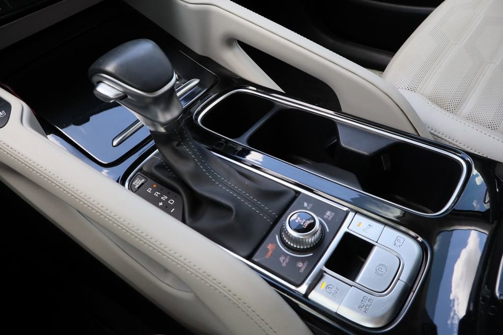 Used 2023 White Kia SX Prestige image 19