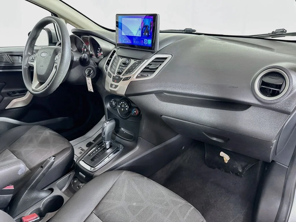 Used 2013 Silver Ford SE image 32