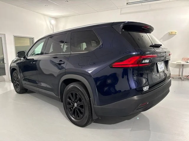 Used 2024  Toyota XLE image 6