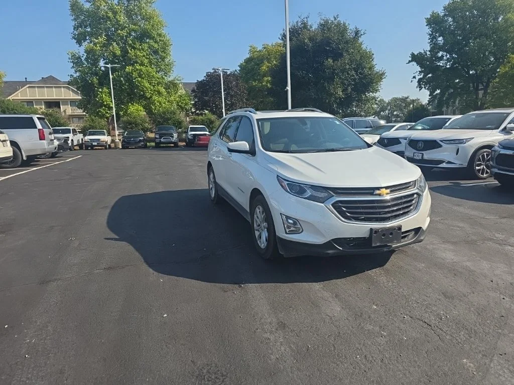 Used 2018 Iridescent Pearl Tricoat Chevrolet LT image 3