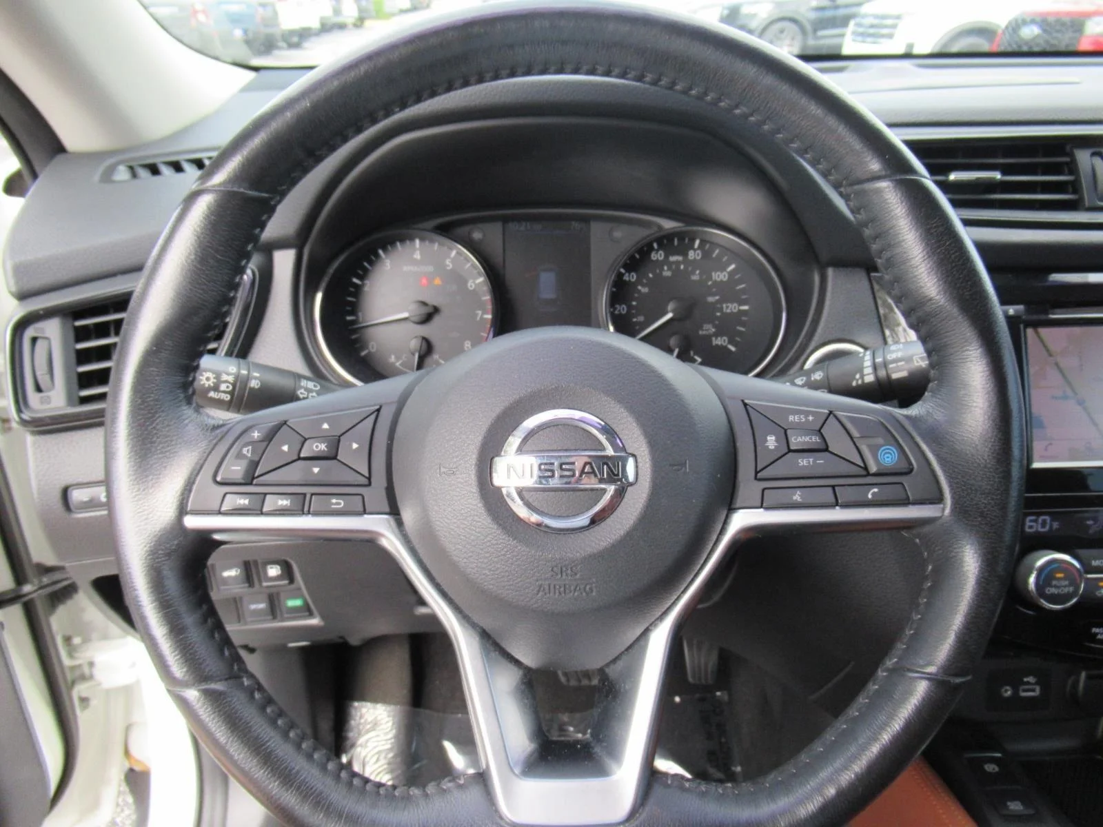 Used 2018 White Nissan SL image 24