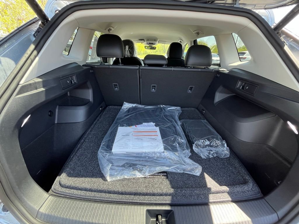 New 2026 Silver Volkswagen 2.0T SE image 26