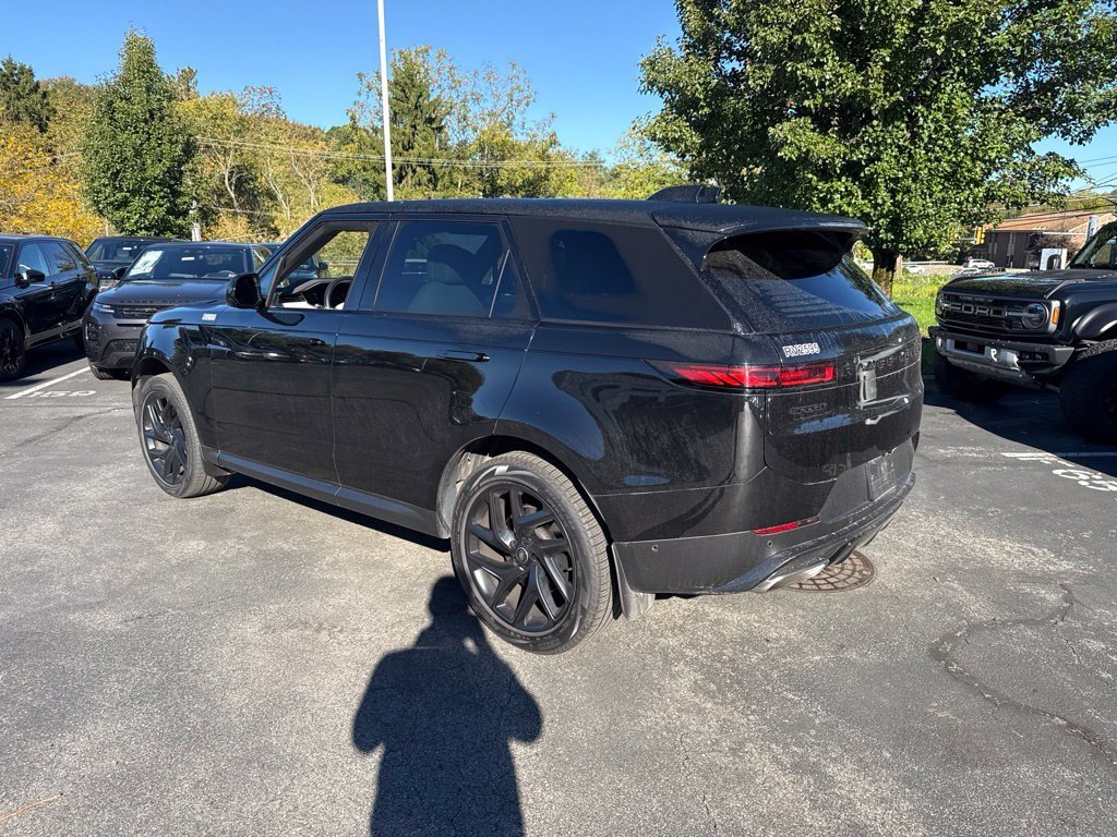 Used 2025 Santorini Black Metallic Land Rover SE image 4