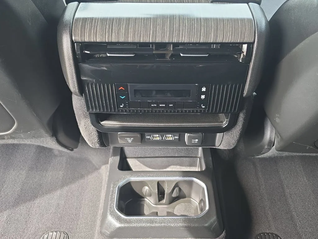 Used 2024 White Jeep Series II image 33
