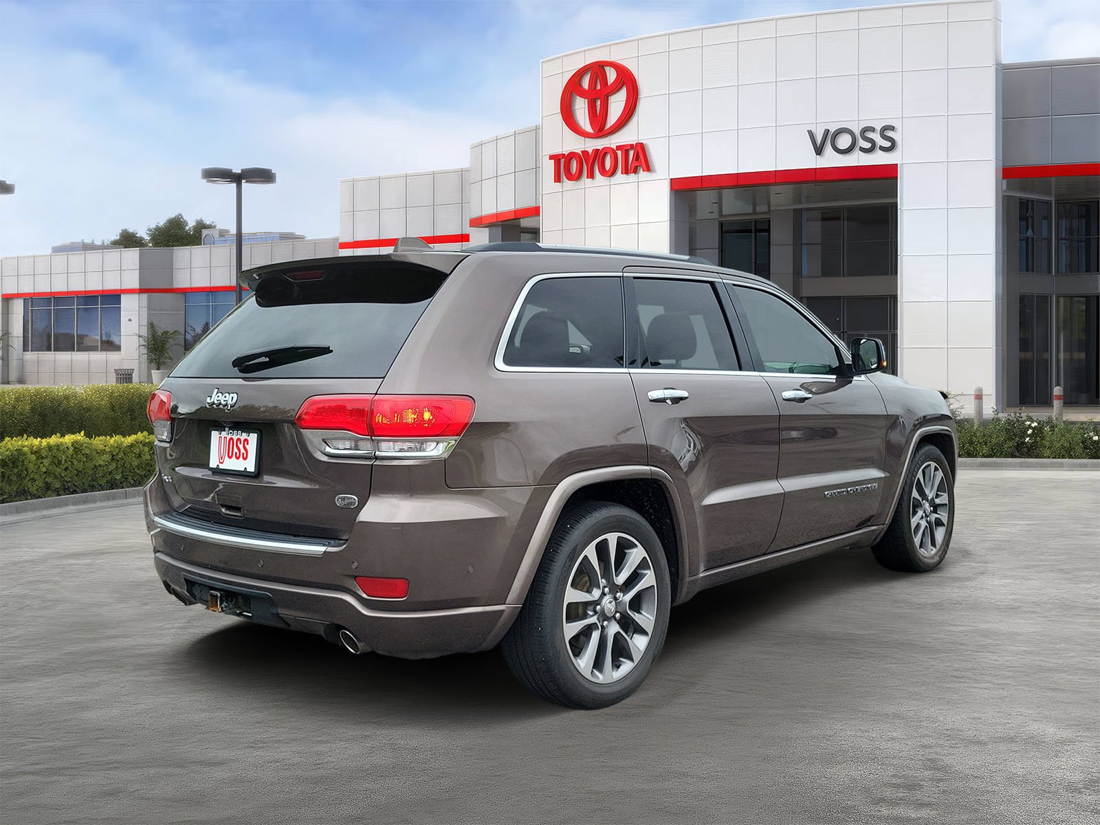 Used 2017 Walnut Brown Metallic Clear Coat Jeep Overland image 4
