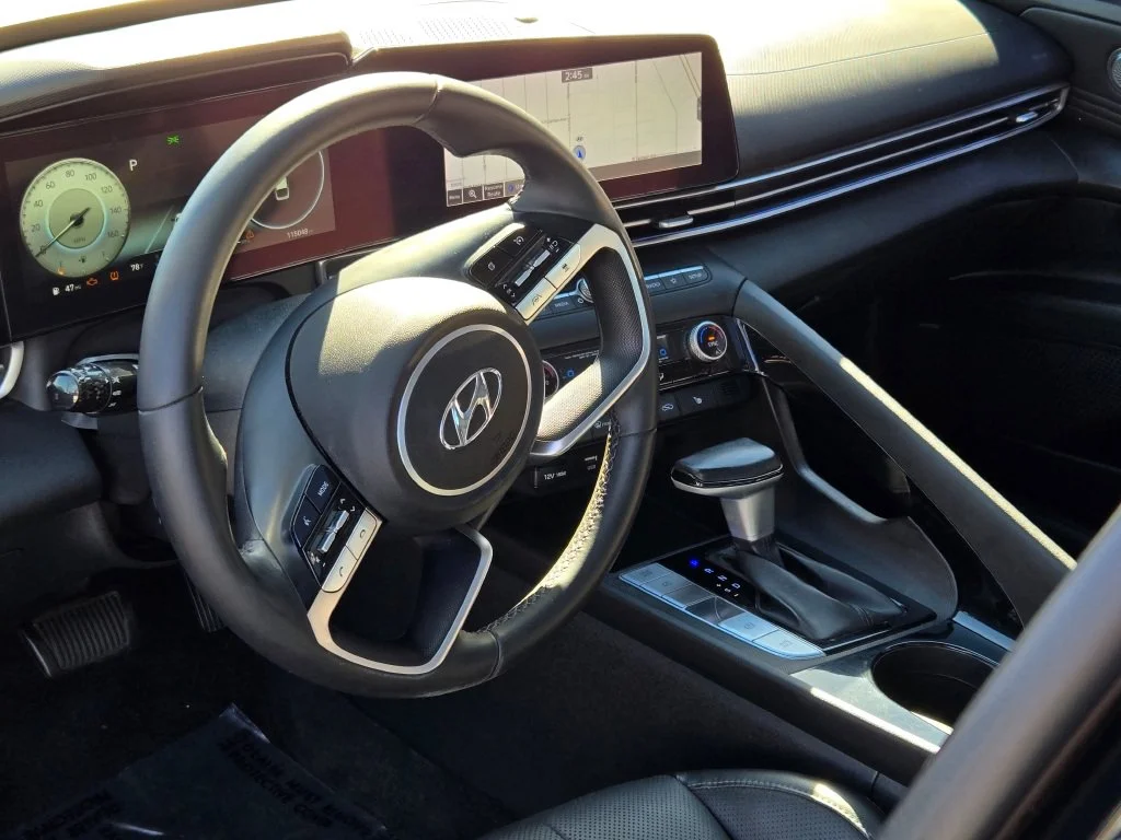 Used 2021 Black Hyundai Limited image 17