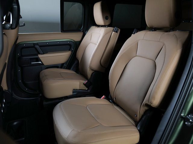 New 2026 Woolstone Green Land Rover X-Dynamic SE image 5
