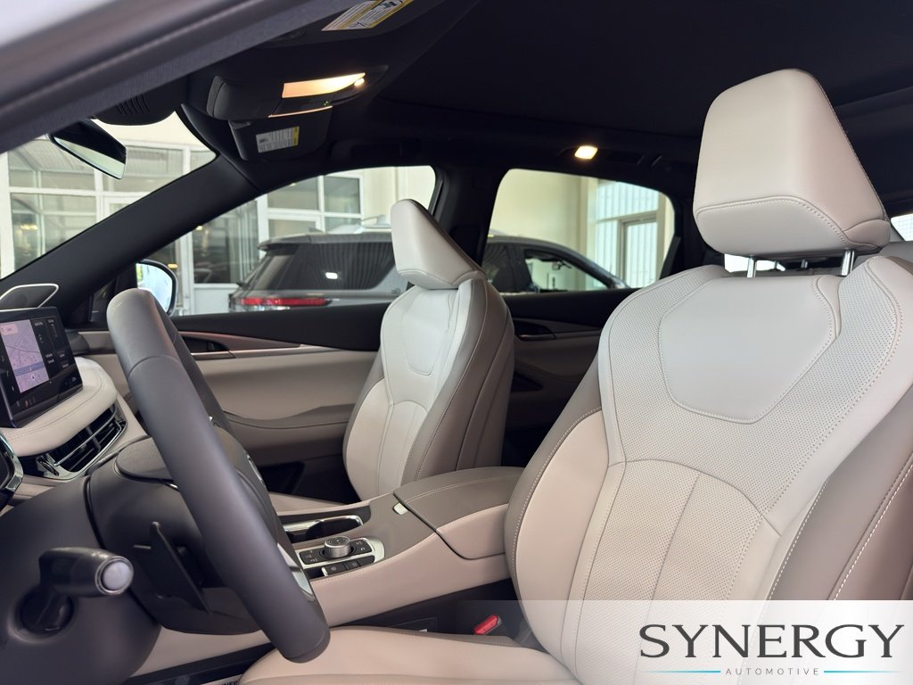 New 2027 RADIANT WHITE INFINITI Luxe AWD image 29