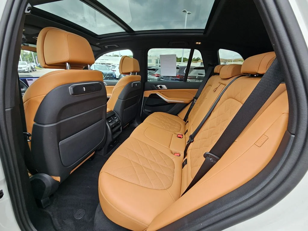 Certified Used 2024 White BMW xDrive40i image 18