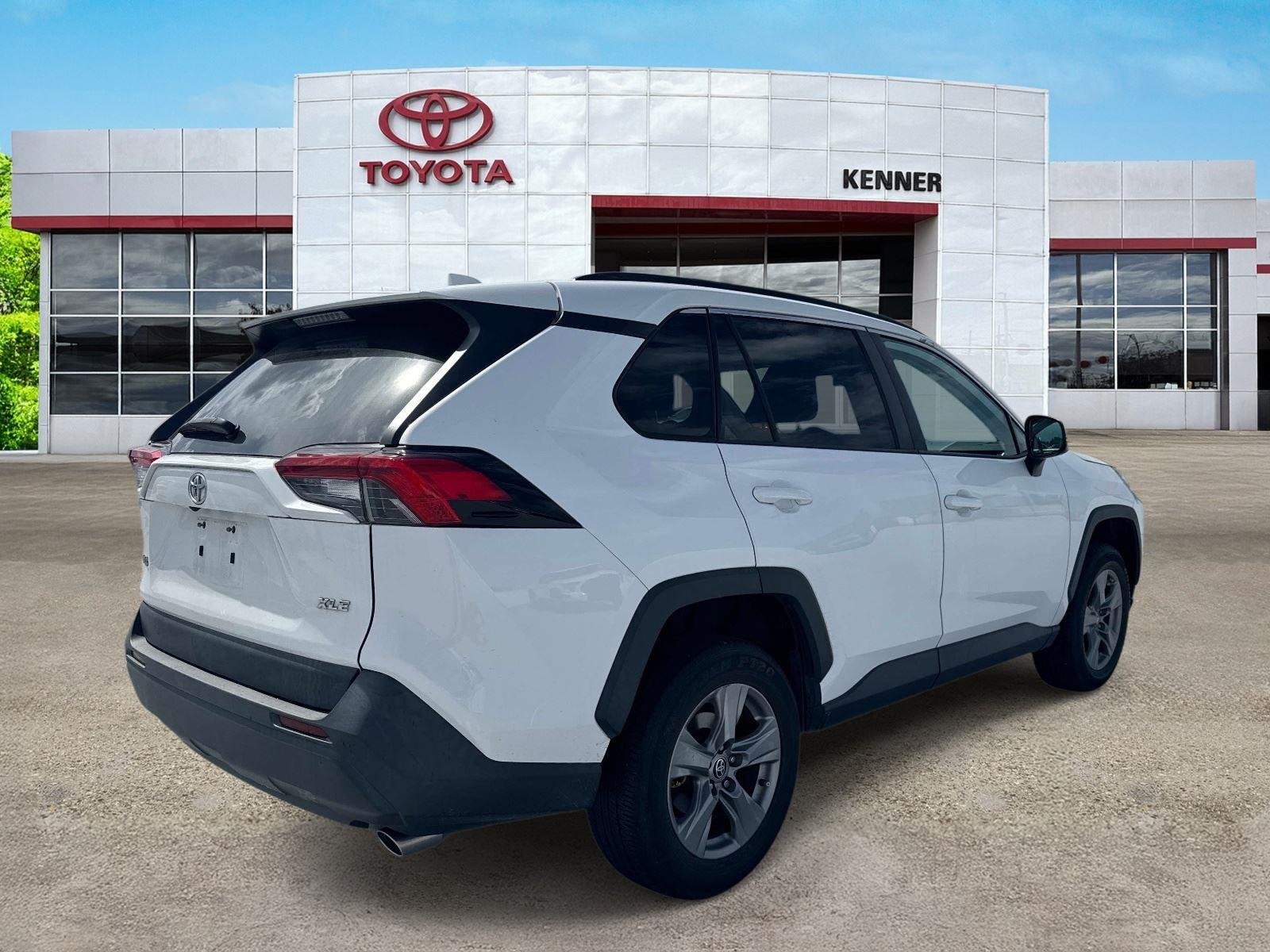 Used 2022 White Toyota XLE image 8
