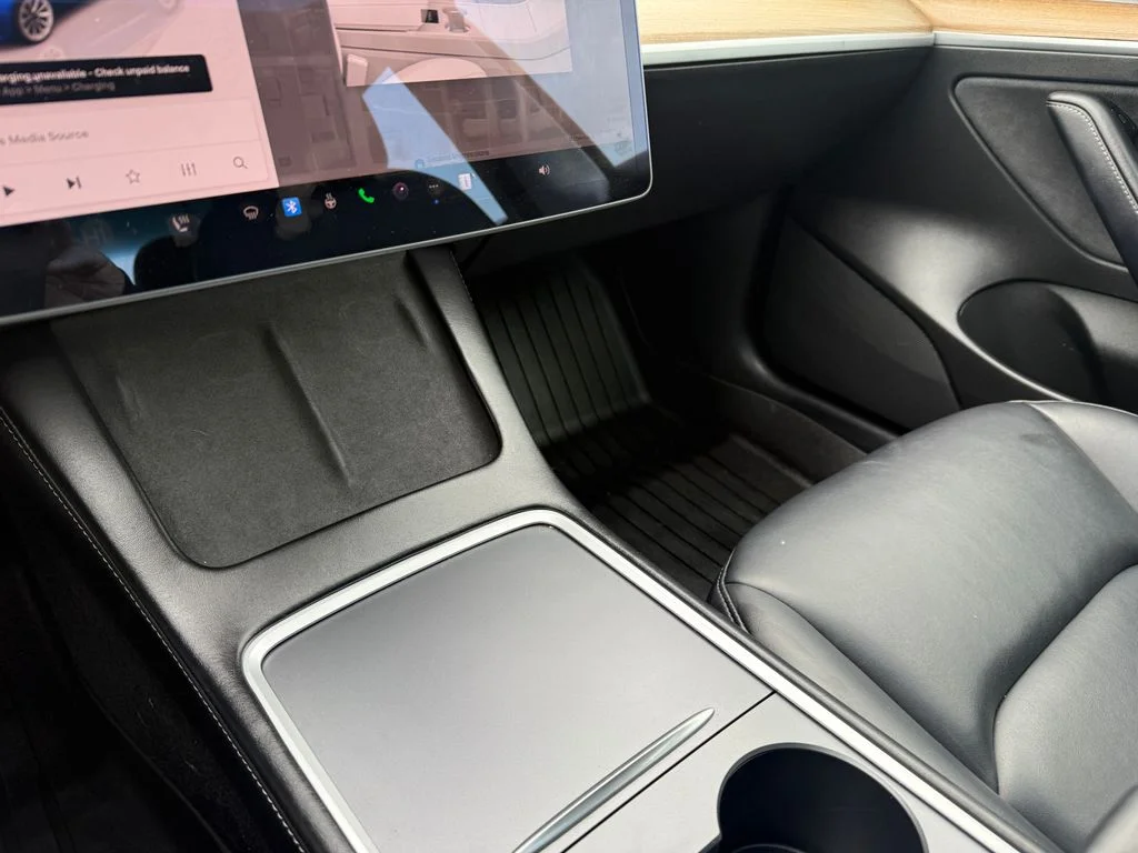 Used 2022  Tesla Base image 22