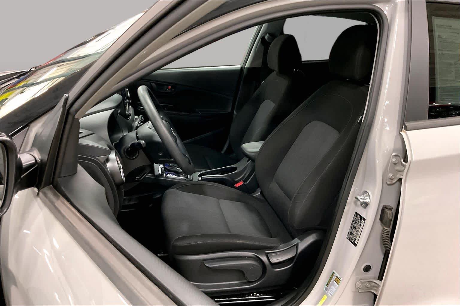 Used 2022 Cyber Silver w/Black Roof Hyundai SEL image 8
