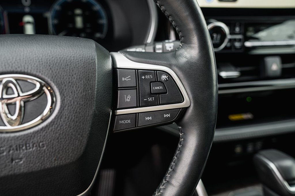 2023 Toyota Highlander Limited - Photo 17
