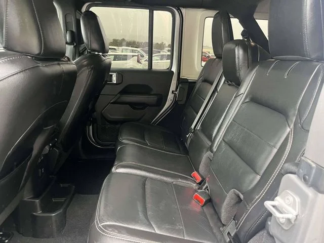 Used 2018 Silver Jeep Unlimited Sahara image 16