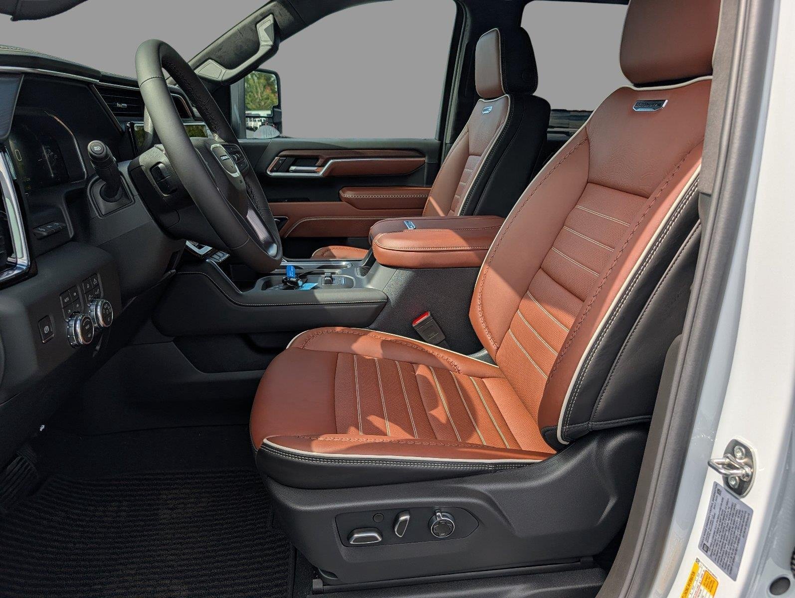 New 2026 Glacier White Tricoat GMC Denali Ultimate image 9