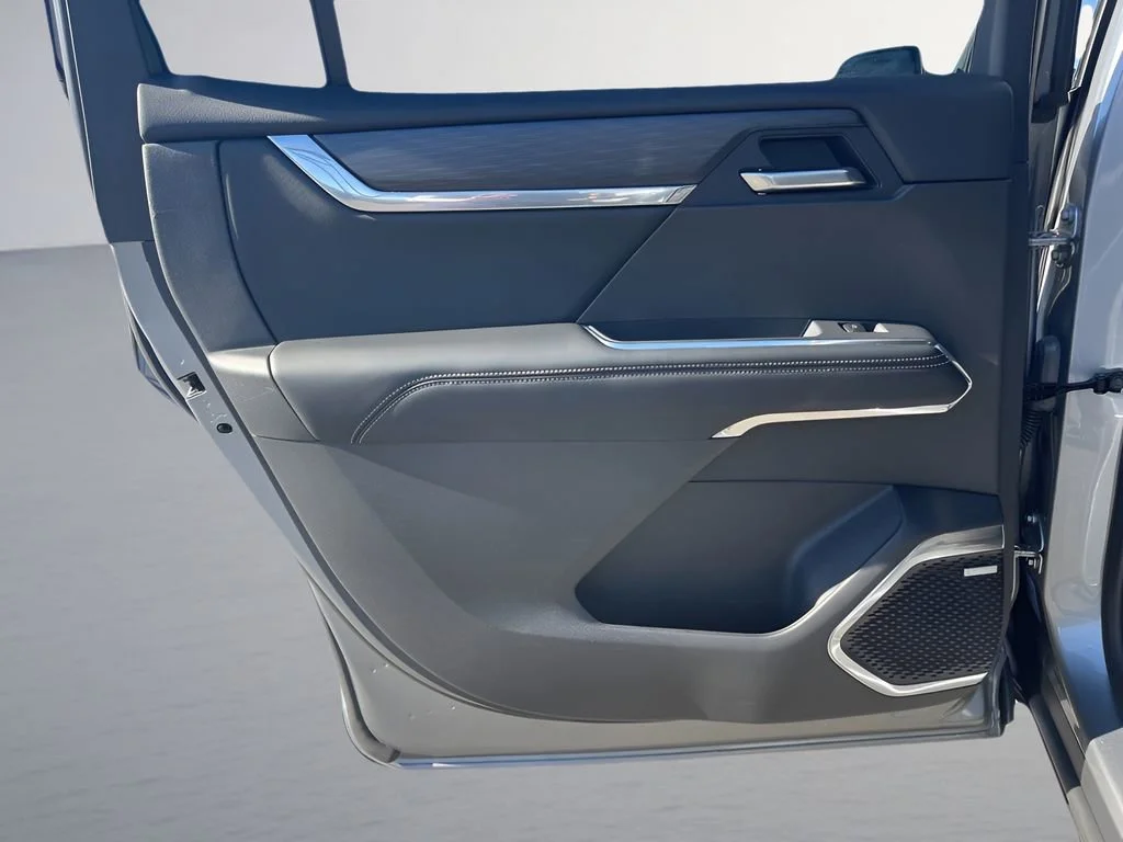 Used 2025 Sterling Metallic GMC Elevation image 29