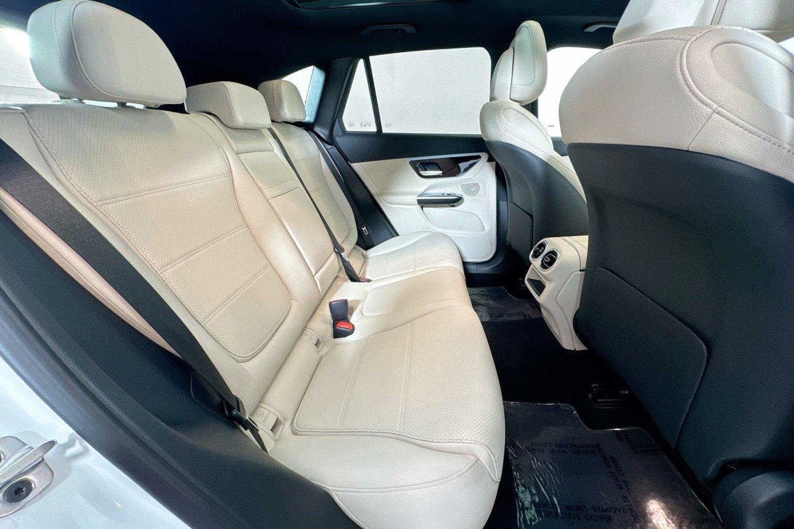 Used 2026 Polar White Mercedes-Benz GLC 300 image 26