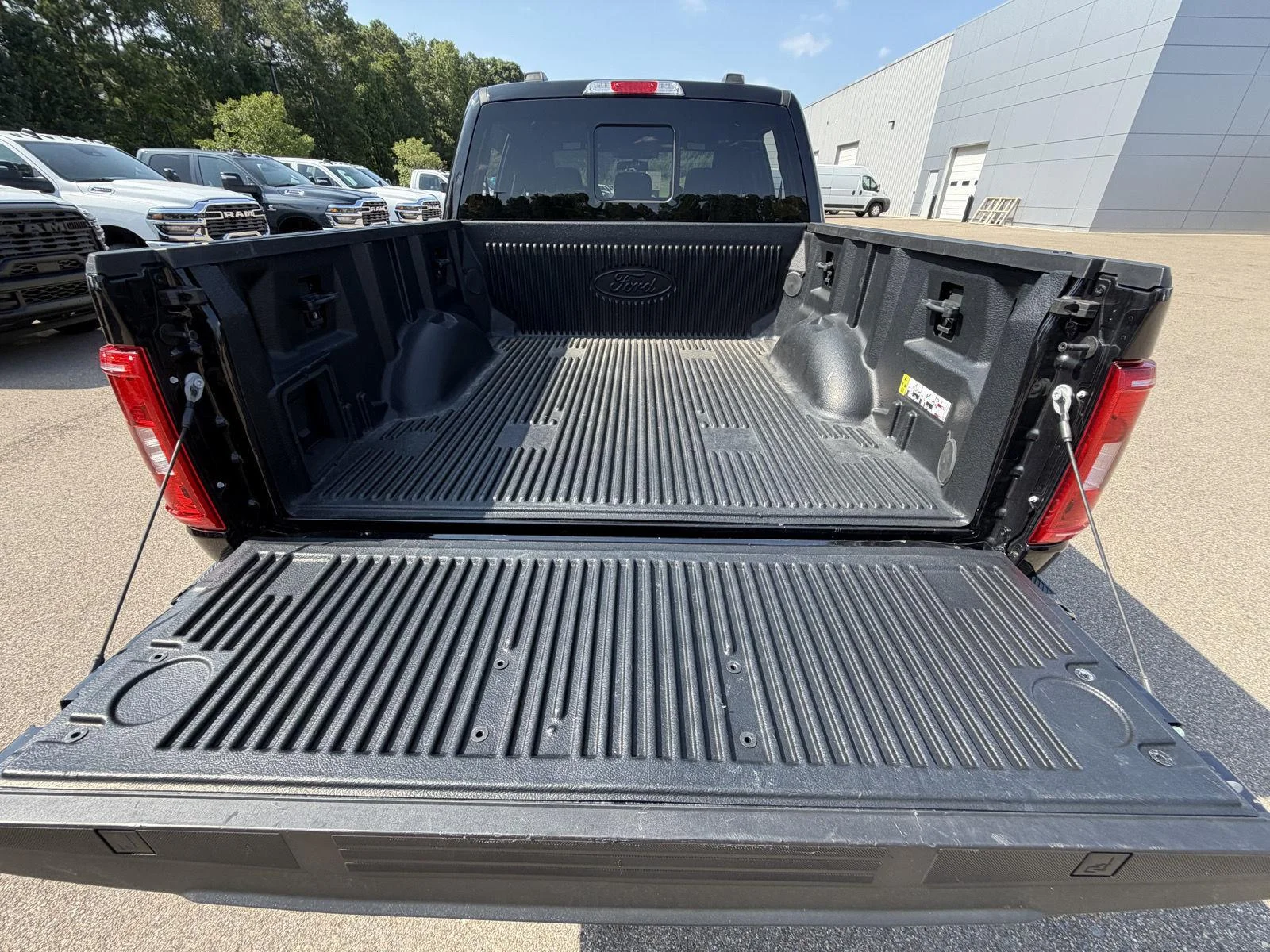 Used 2023 Agate Black Ford XLT image 17