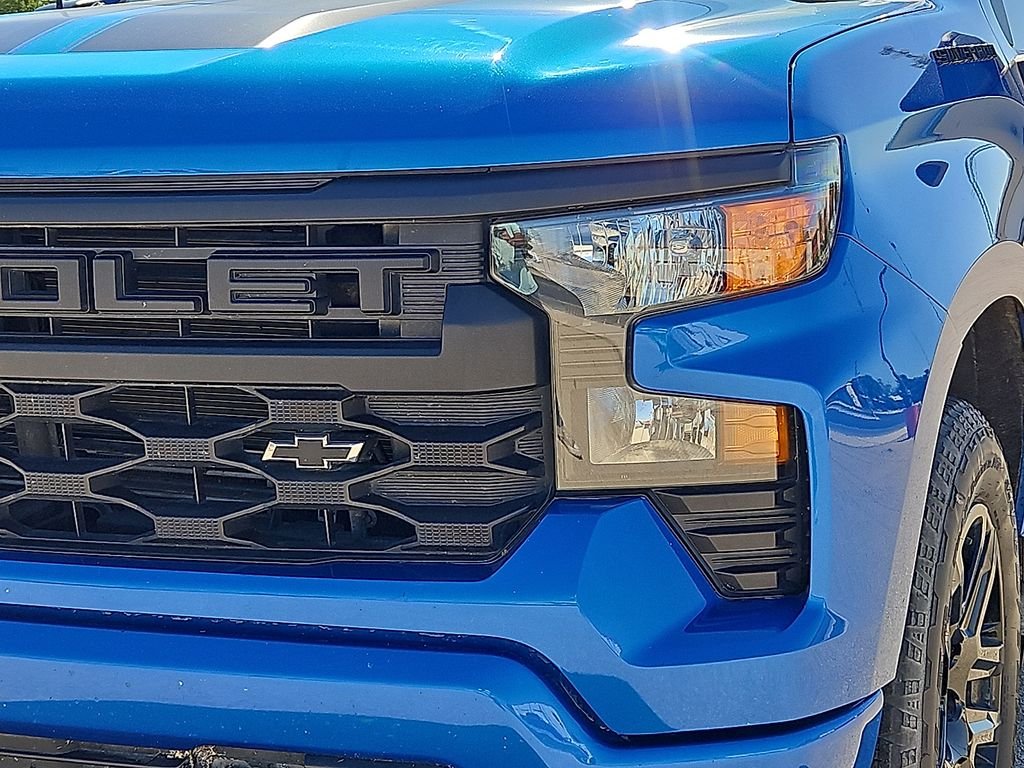 Used 2023 Blue Chevrolet Custom image 7