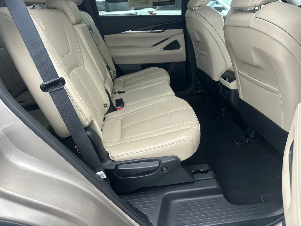 Used 2023 Silver INFINITI Sensory image 13