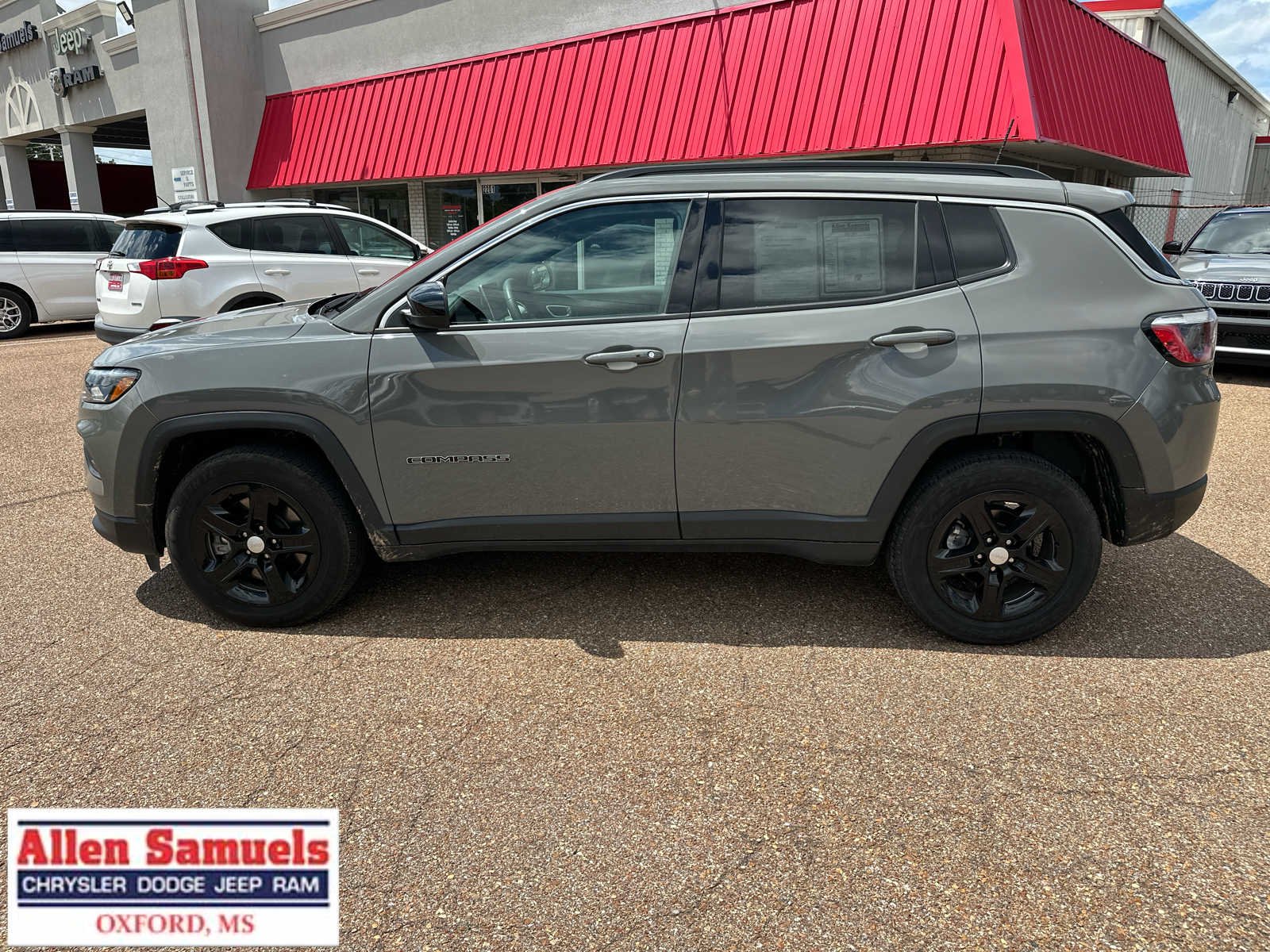 Used 2024 Sting-Gray Clearcoat Jeep Latitude image 6