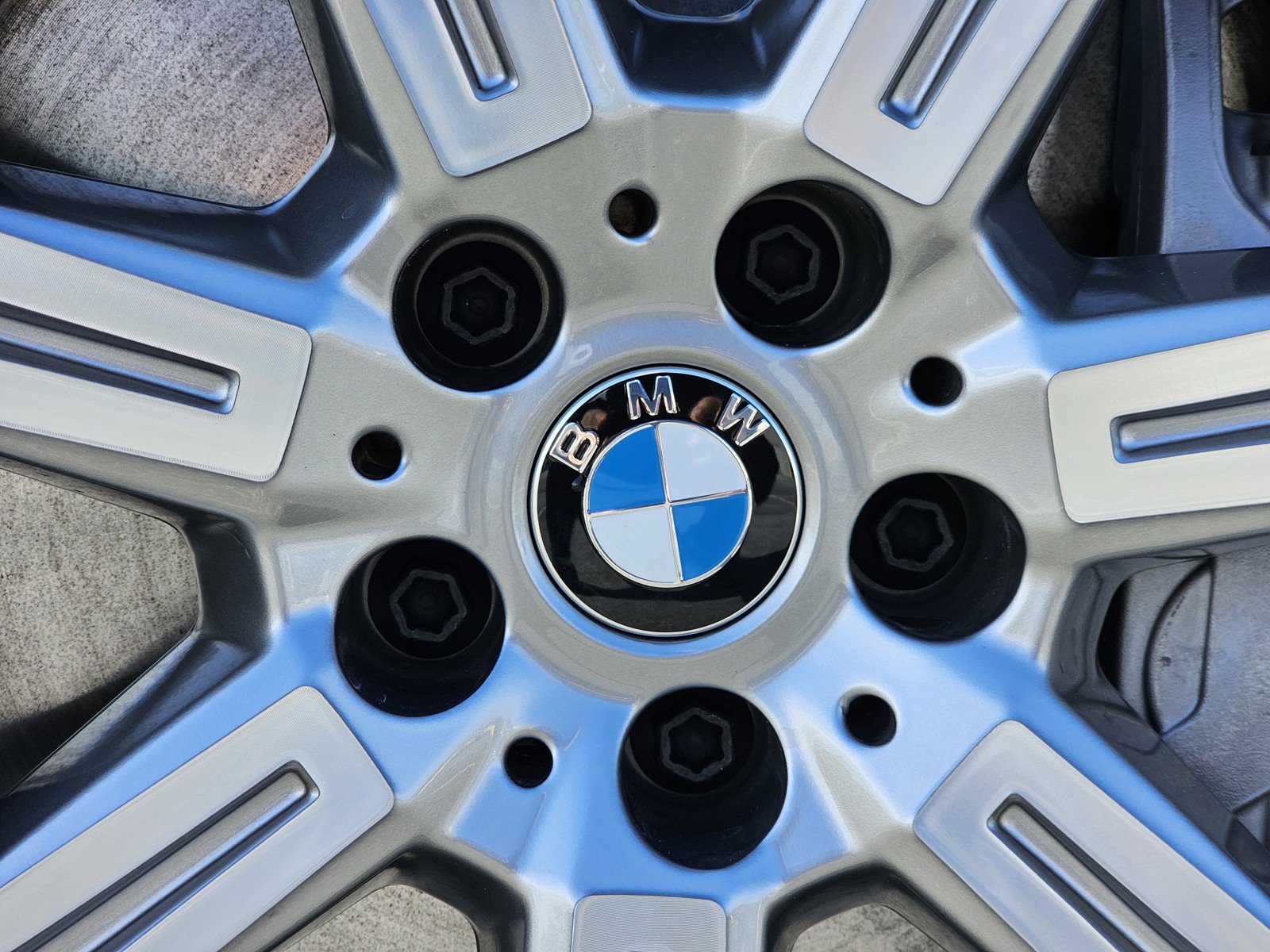 Used 2026 Mineral White Metallic BMW xDrive40i image 11