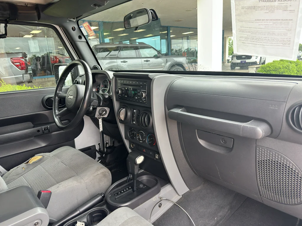 Used 2007 Bright Silver Metallic Clearcoat/Black Soft Top Jeep Sahara image 24