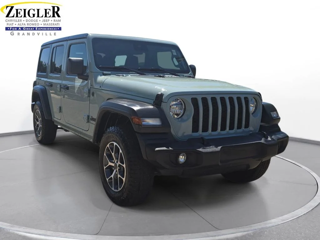Used 2024 Gray Jeep Sport S image 3