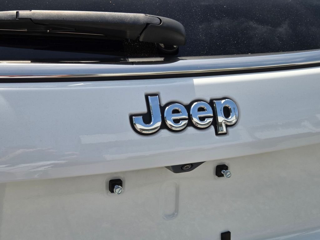 Certified Used 2024 White Jeep Limited image 10