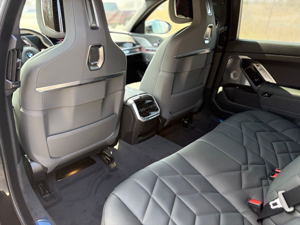 2025 BMW 7 Series 760i - Photo 20