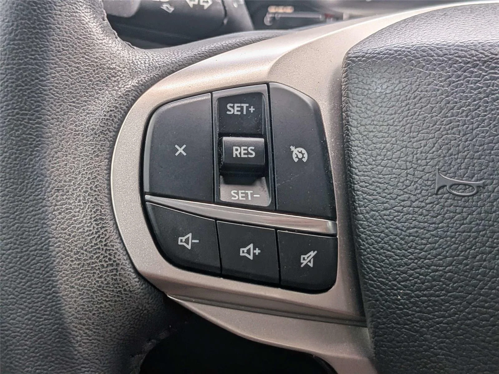 Used 2023  Ford XLT image 25