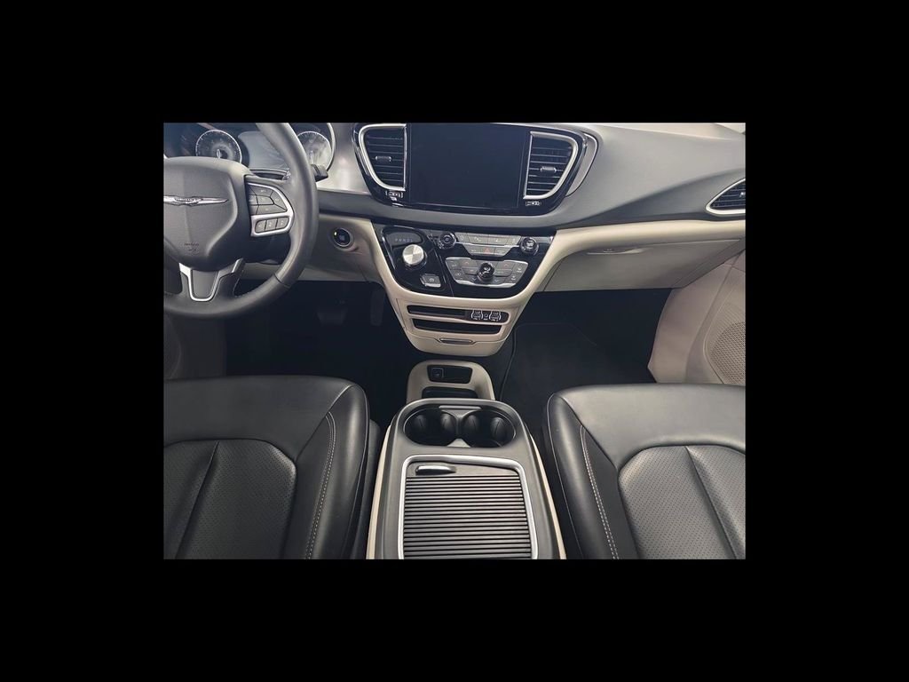 Used 2023 Black Chrysler Touring L image 13
