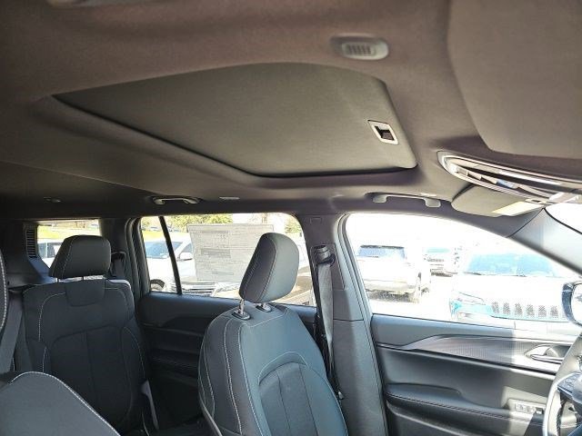 New 2026 Diamond Black Crystal Pearlcoat Jeep Laredo X image 11